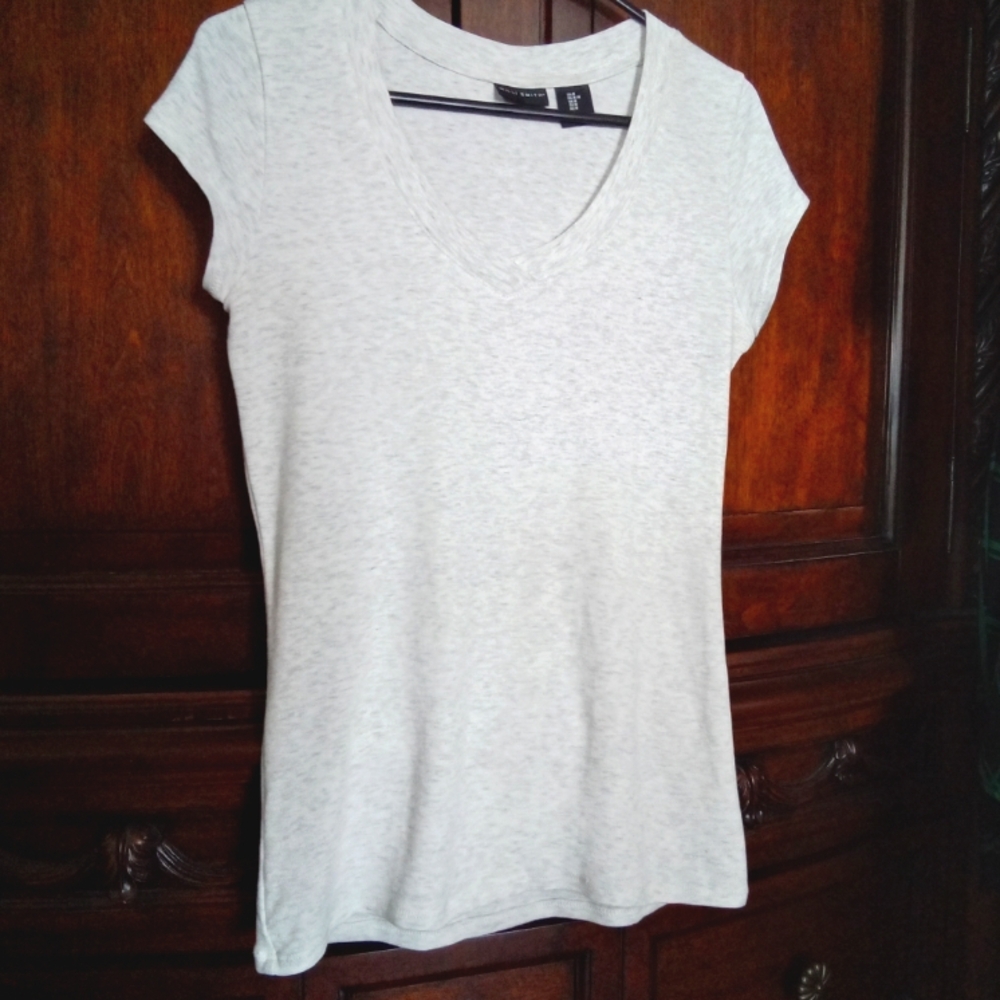 Willi Smith Women's Heathered Grey V-Neckline Cap Sleeve Tee Shirt Medium
